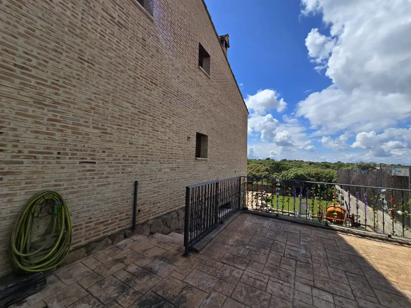 Terrassa de Casa o xalet en venda en Chiloeches amb Calefacció, Jardí privat i Piscina