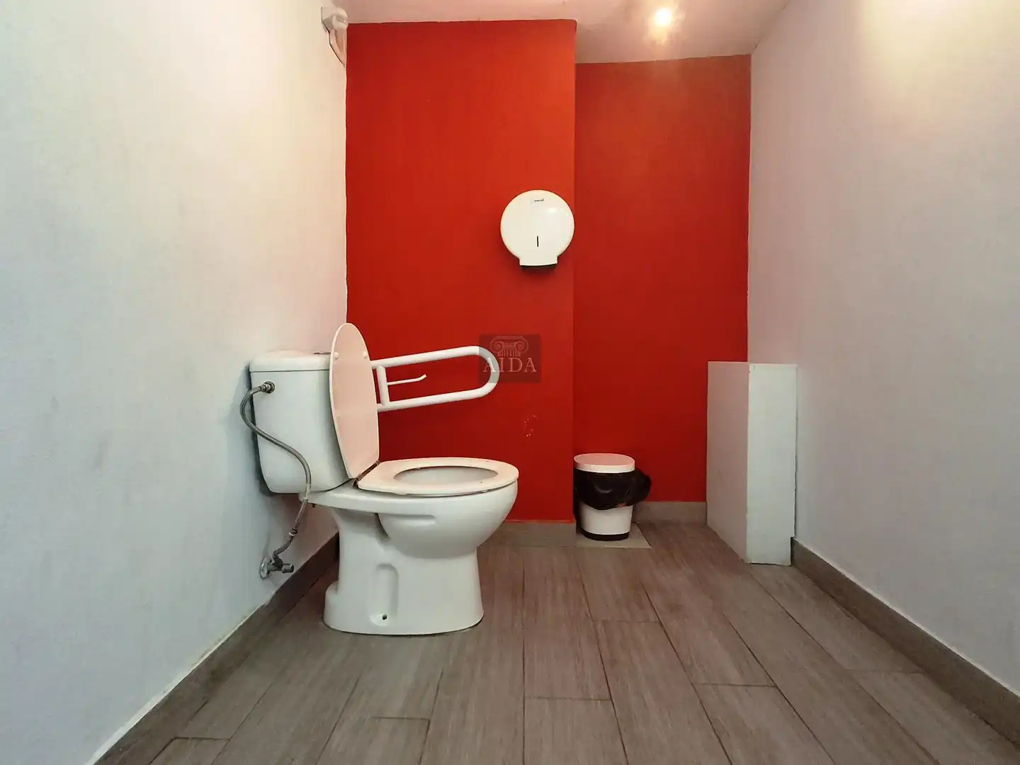 Local comercial de lloguer a Mariana Pineda, imagen 6