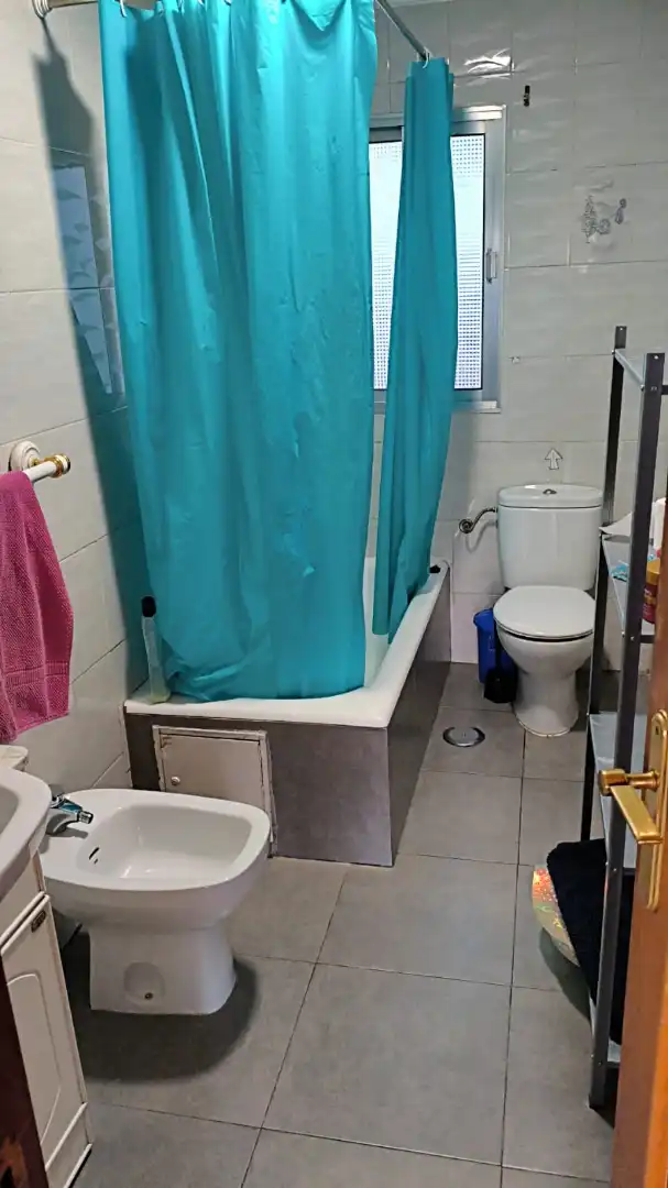 Baño de Piso en venta en Valladolid con Calefacción, Terraza y Trastero