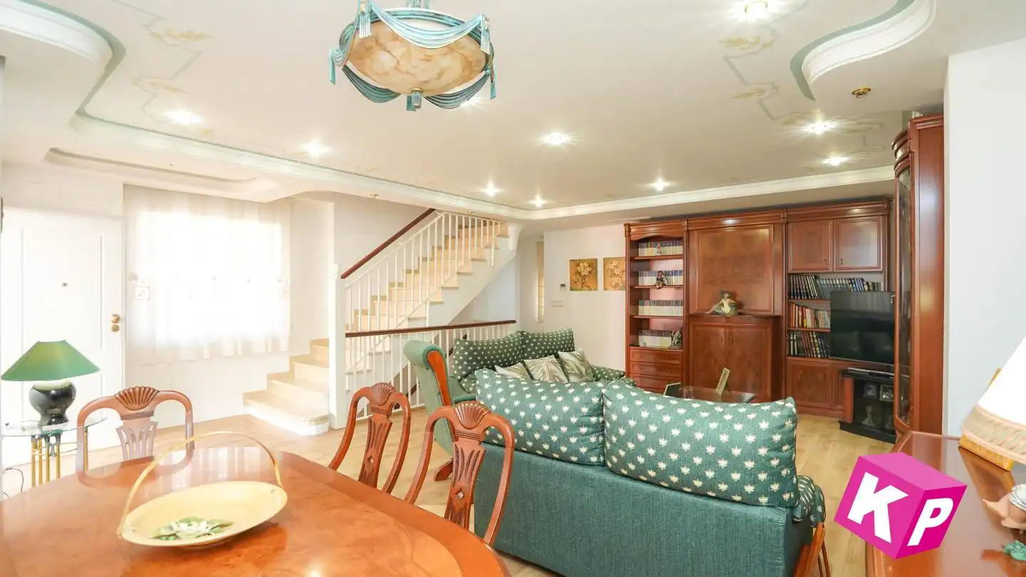 Bungalow con piscina en venta en Calle Juan Gris