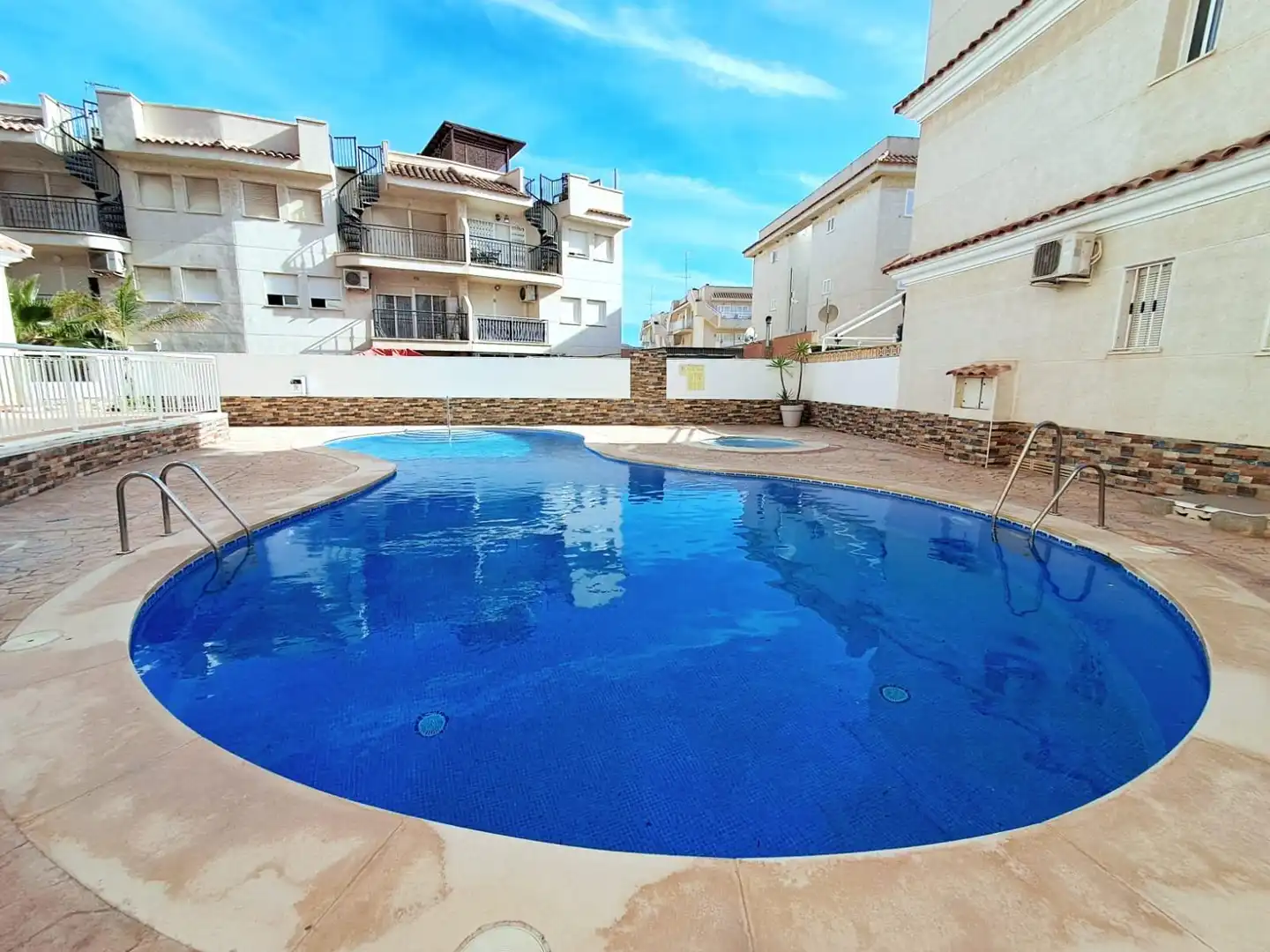 Piscina de Apartamento en venta en Águilas con Aire acondicionado, Calefacción y Jardín privado