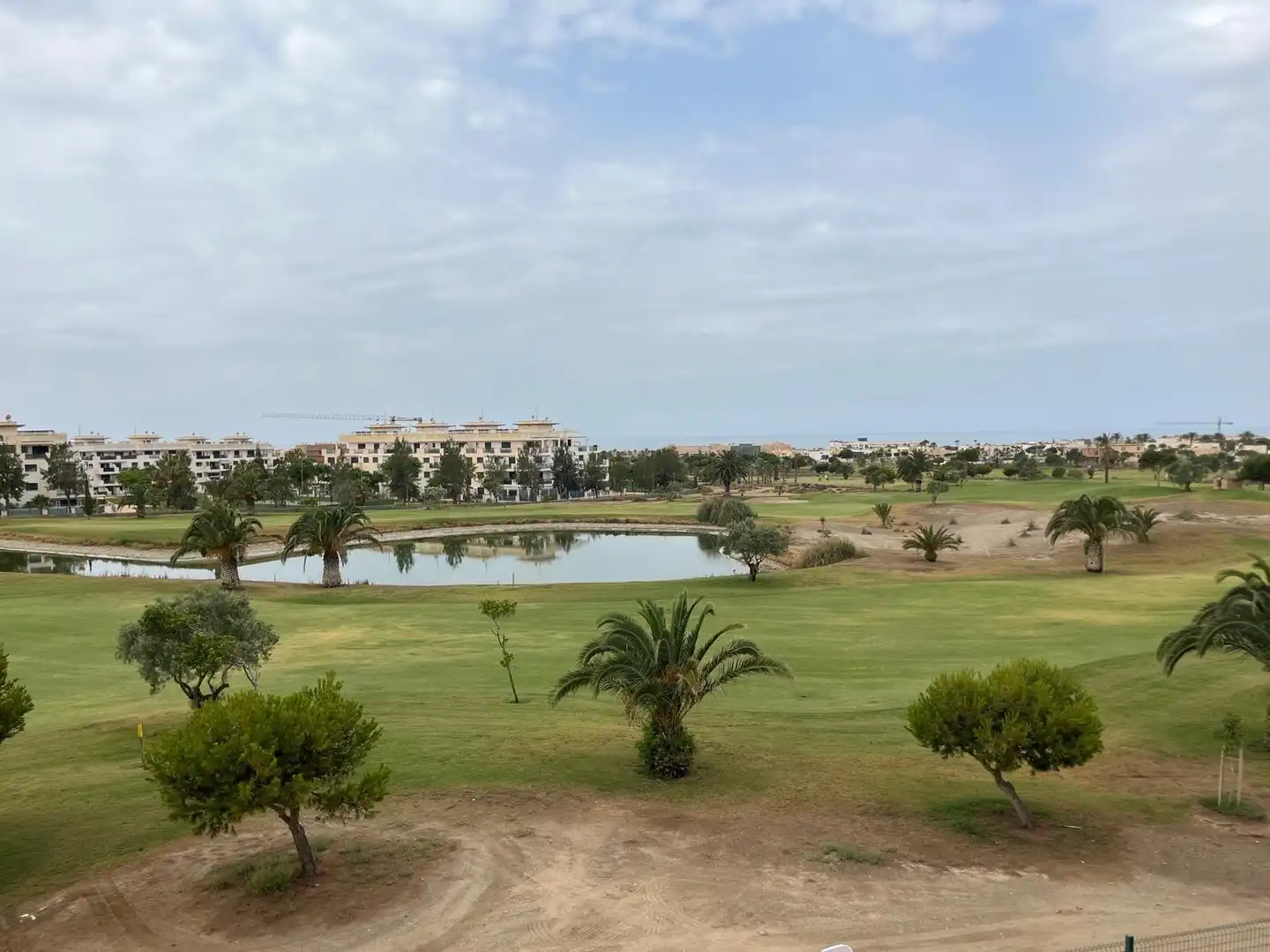 Vista exterior de Àtic de lloguer en Almería amb Aire condicionat, Calefacció i Jardí privat