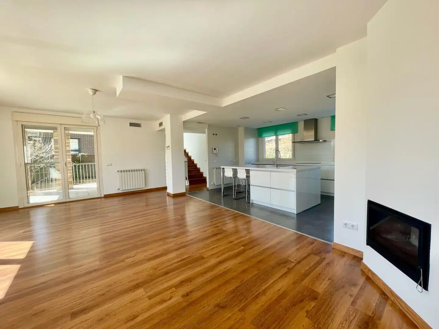 Cocina de Casa adosada de alquiler en Majadahonda con Aire acondicionado, Calefacción y Jardín privado