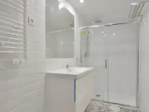 Bathroom of Duplexes for rent in San Sebastián de los Reyes  with Air Conditioner, Private garden and Terrace