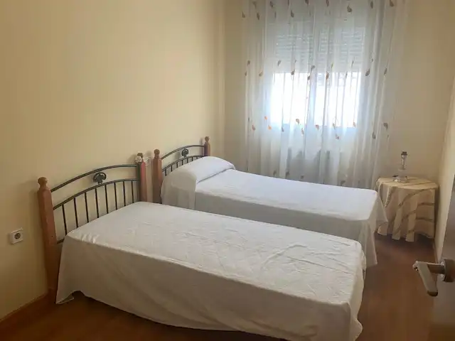 Habitación de Piso de alquiler en Puertollano con Aire acondicionado, Calefacción y Amueblado