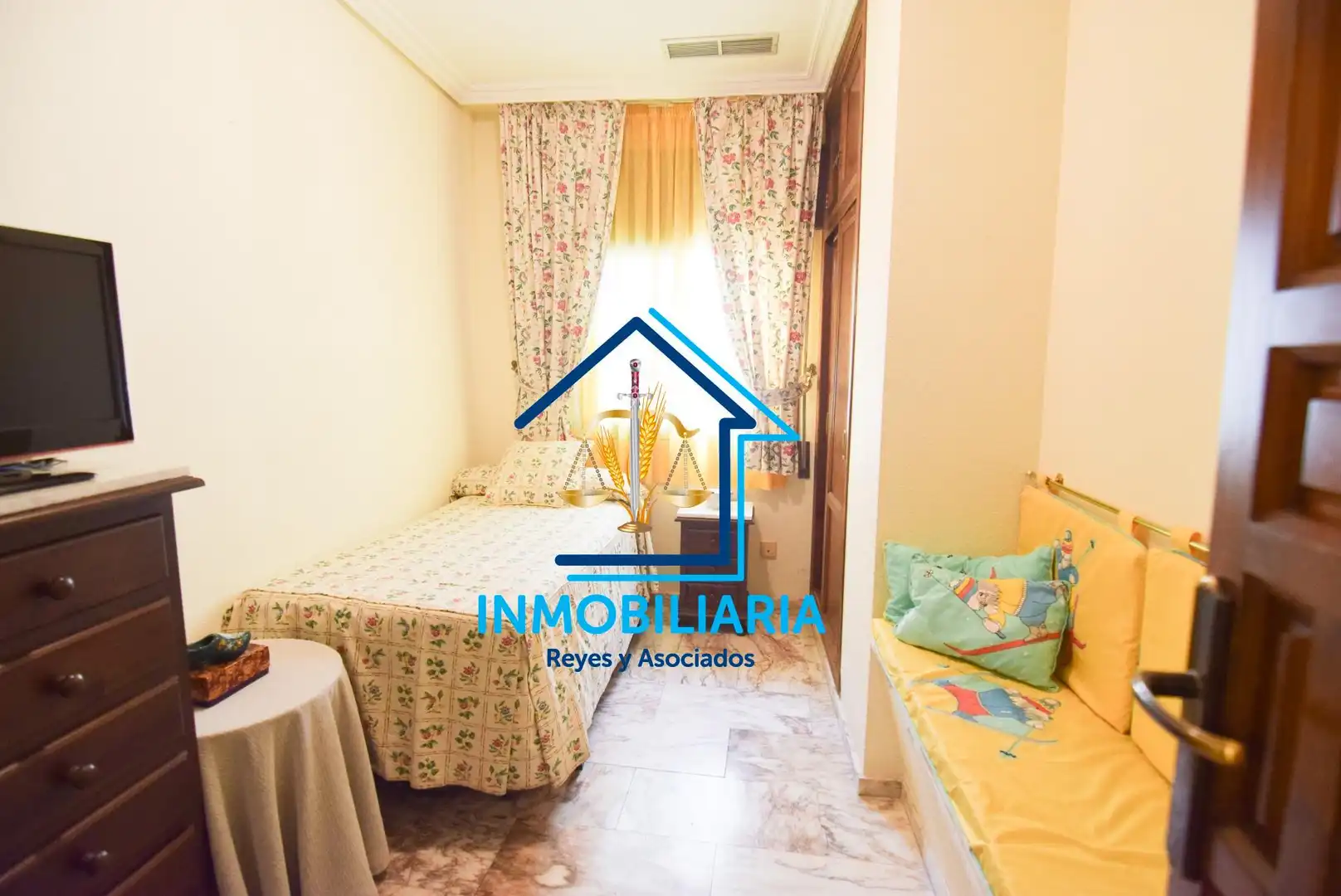 Dormitori de Casa o xalet en venda en Córdoba amb Aire condicionat