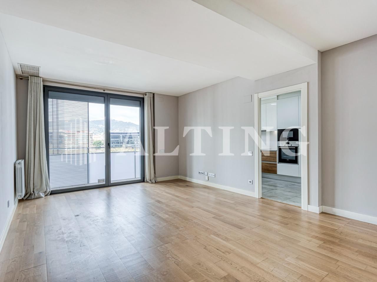 Wohnzimmer von Wohnung zum Verkauf in  Barcelona Capital mit Parkett, Terrasse und Abstellraum