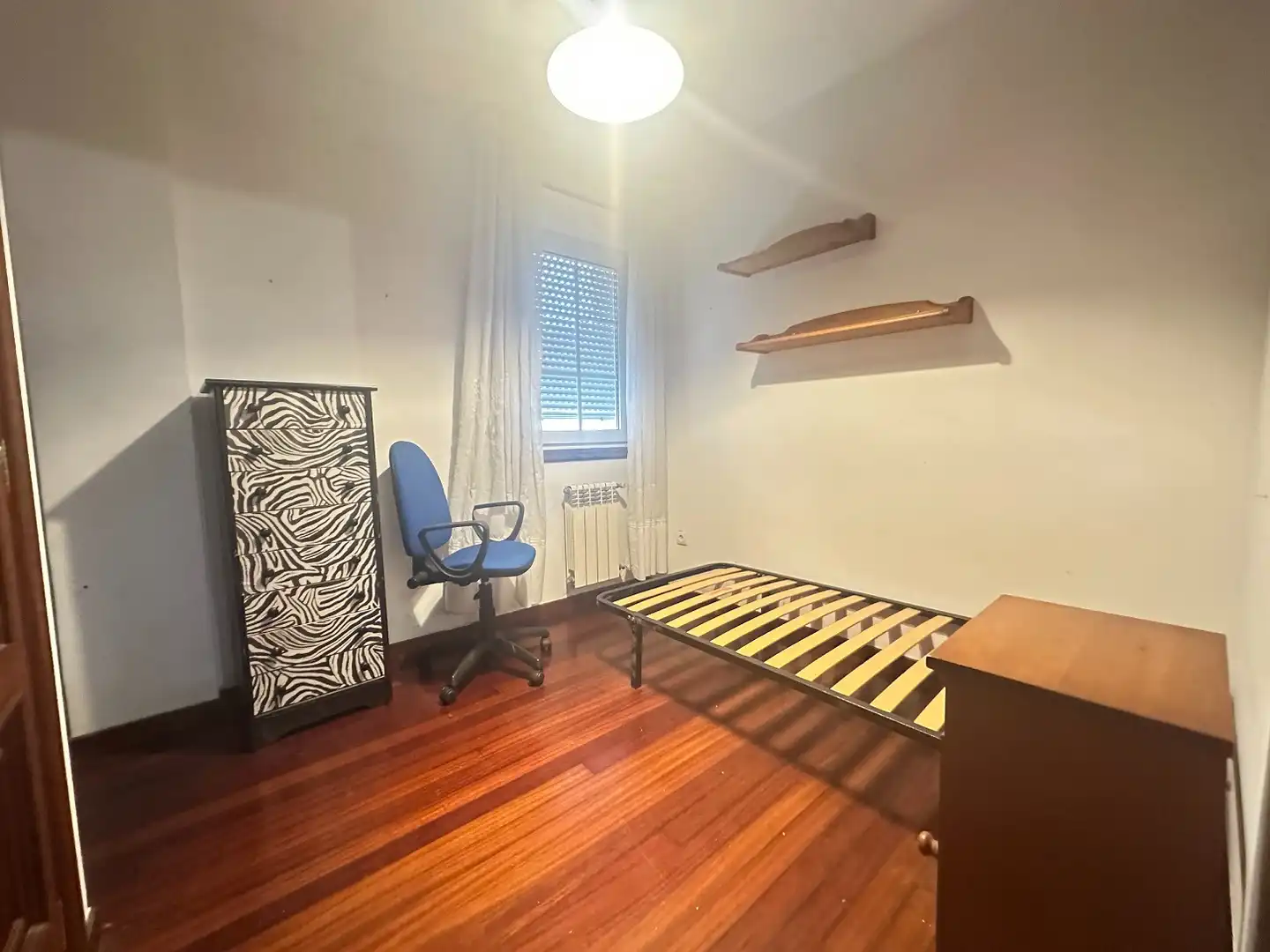 Habitación de Piso de alquiler en Santiago de Compostela  con Calefacción, Amueblado y Lavadora