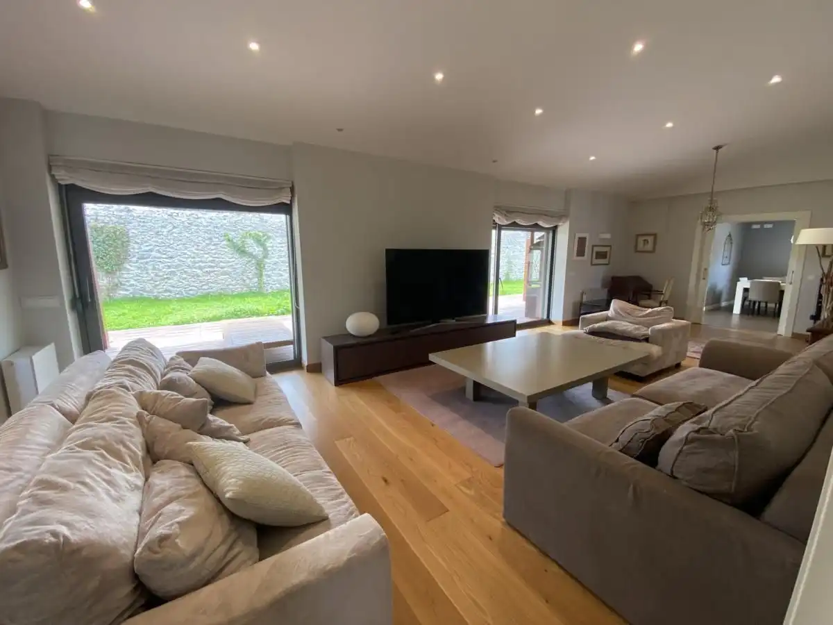 Sala de estar de Casa o chalet en venta en Llanes con Calefacción, Jardín privado y Terraza