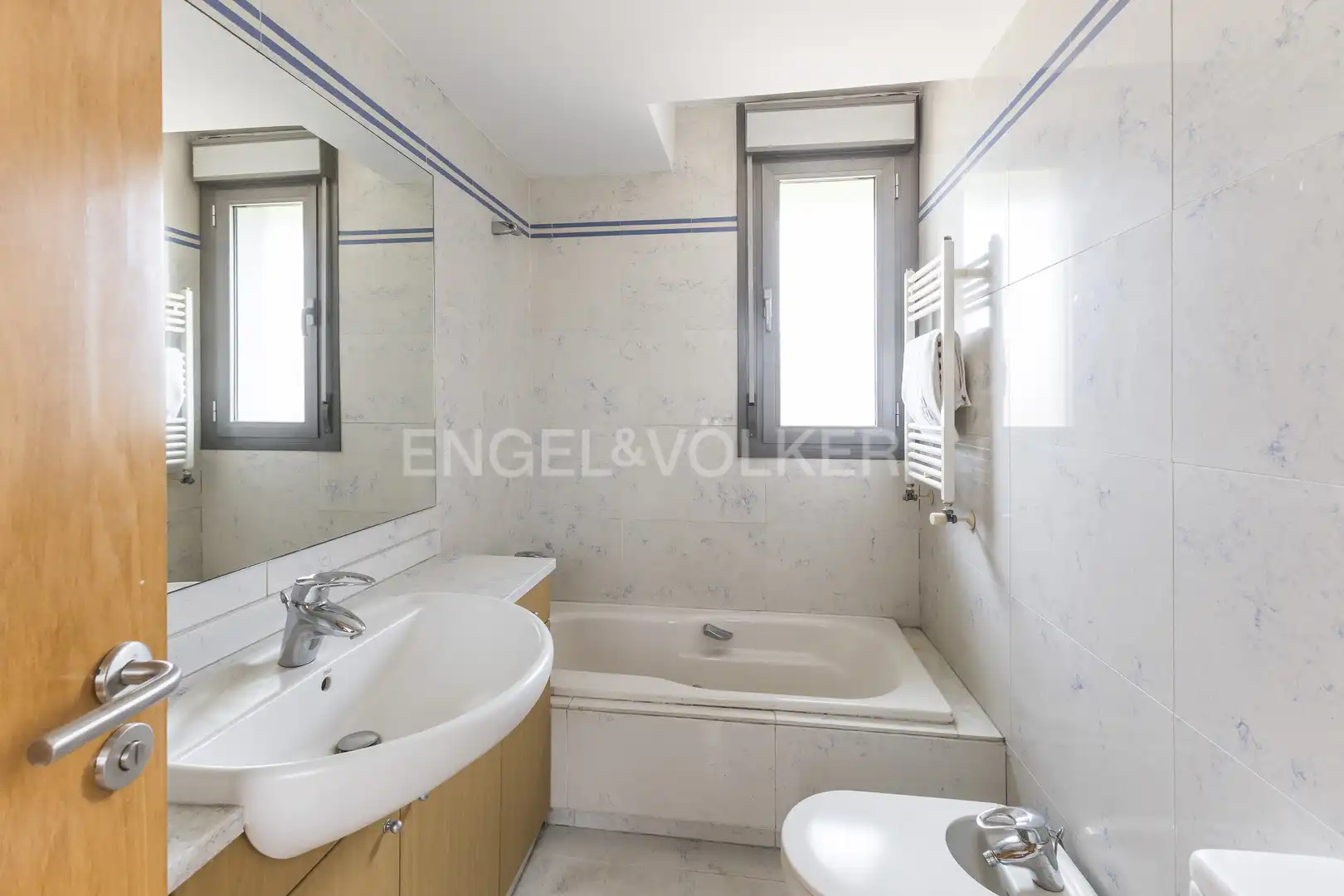 Baño de Ático en venta en Madrid con Calefacción y Terraza
