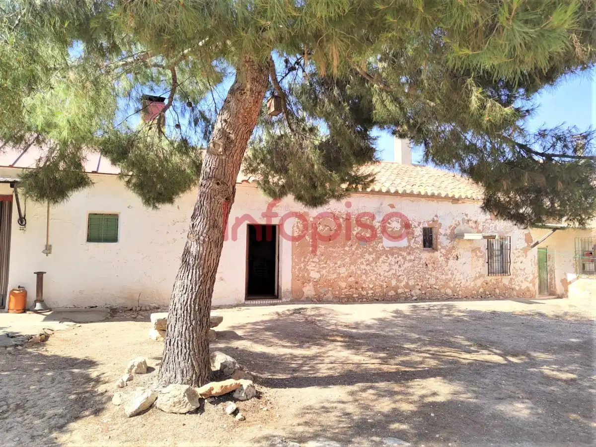 Exterior view of Country homes for sale in Valdepeñas