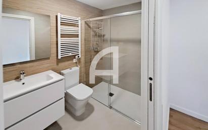 Bathroom of Flat for sale in Terrassa  with Air Conditioner, Heating and Terrace