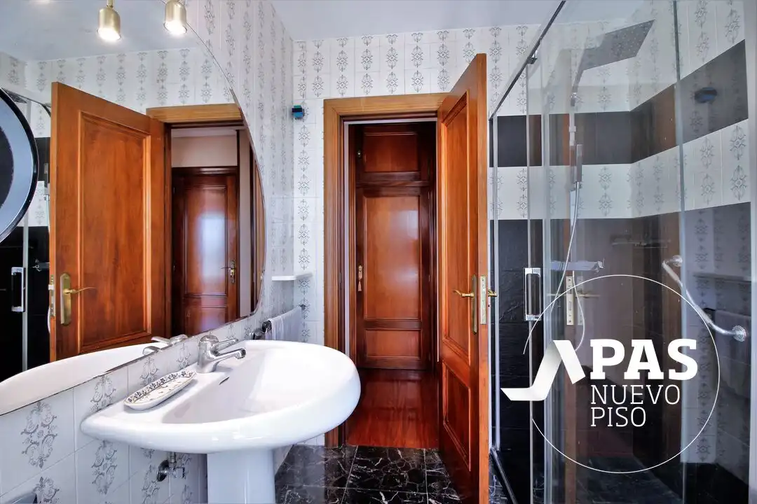 Bathroom of Flat for sale in Santander  with Heating, Private garden and Terrace