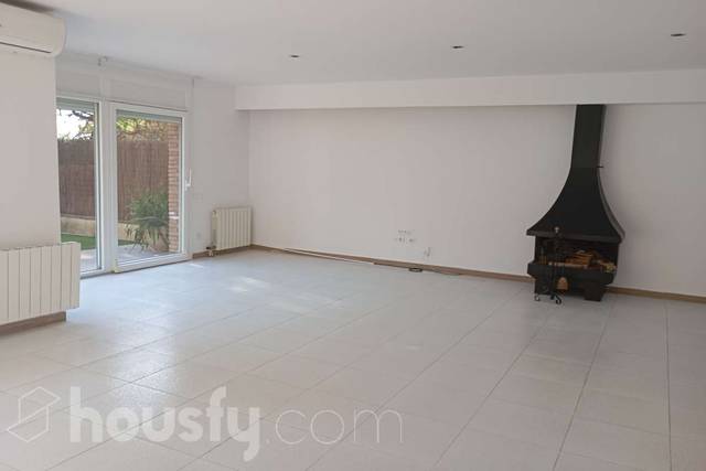 Casa-chalet en Alquiler en Camí Can Cabot de Munt, . en Centre