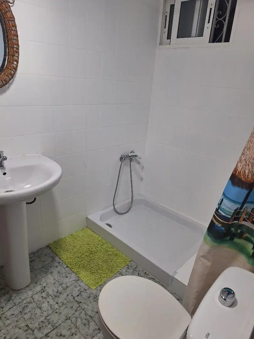 Badezimmer von Einfamilien-Reihenhaus zum Verkauf in Granada mit Terrasse, Möbliert und Ofen
