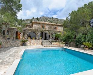 Vista exterior de Casa o xalet en venda en Pollença amb Aire condicionat, Terrassa i Piscina