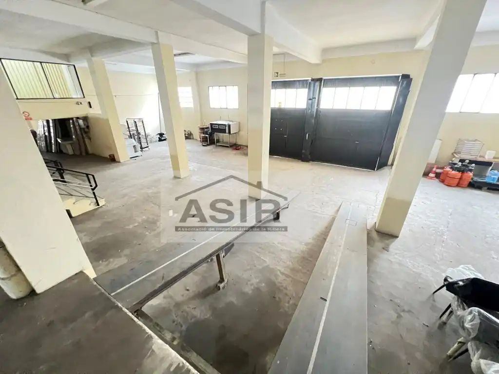 Nave industrial en venta en Corbera