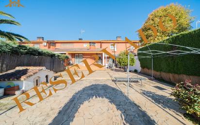 Vista exterior de Casa adosada en venda en Cubas de la Sagra amb Aire condicionat, Calefacció i Jardí privat