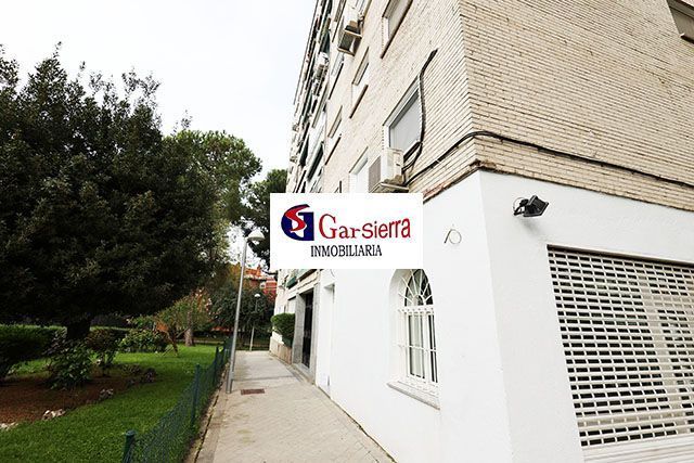 Exterior view of Flat for sale in  Madrid Capital  with Heating