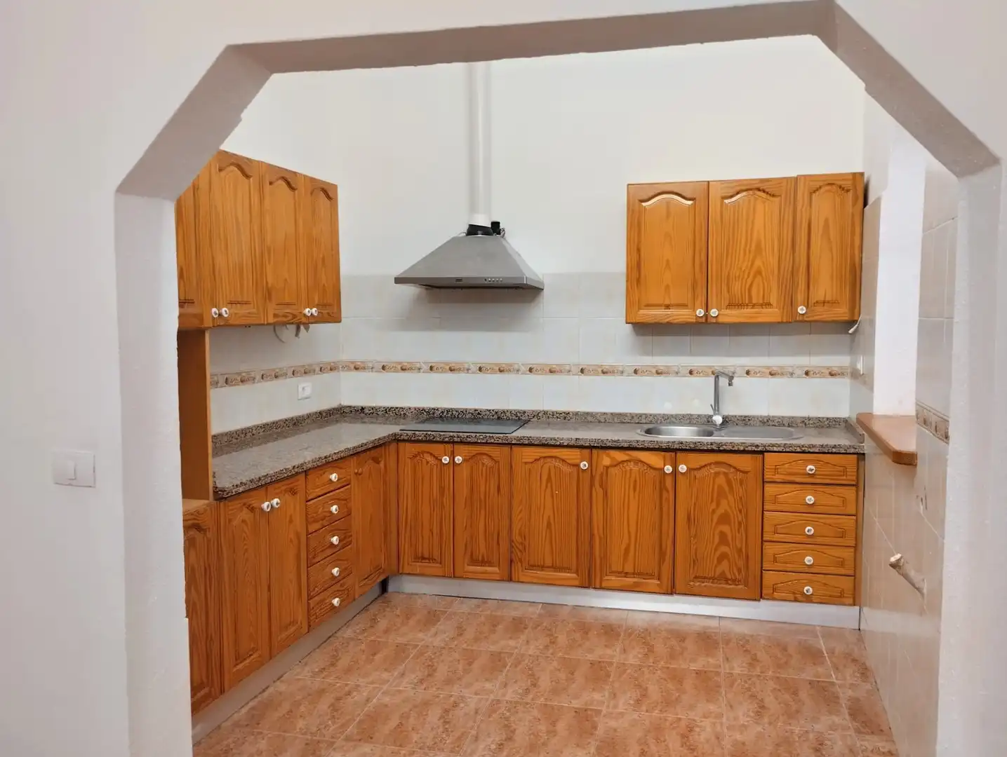 Küche von Einfamilien-Reihenhaus zum Verkauf in Güímar mit Privatgarten, Terrasse und Abstellraum