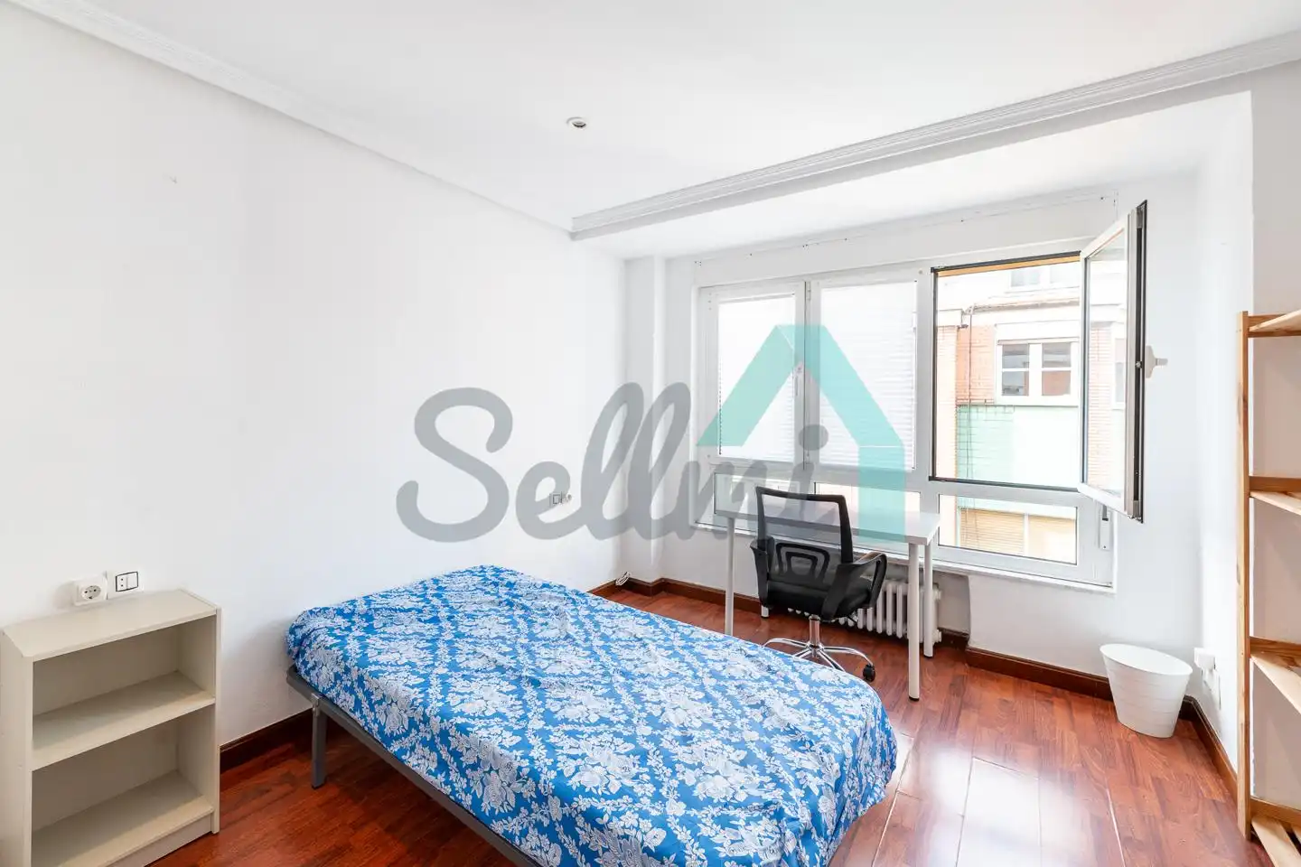 Habitación de Piso en venta en Oviedo  con Calefacción