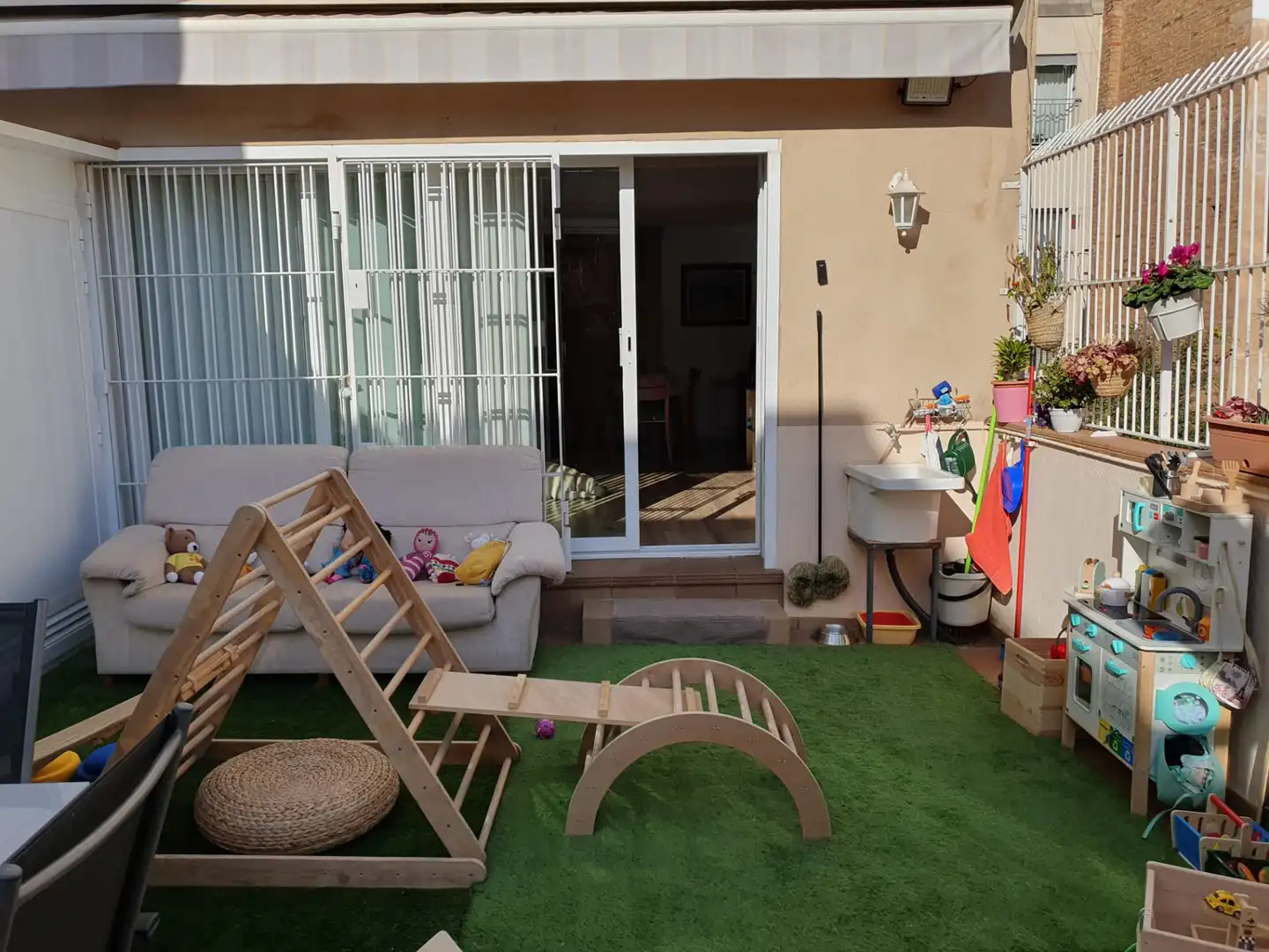Houses for sale in Carrer de Pujós, 60, Collblanc