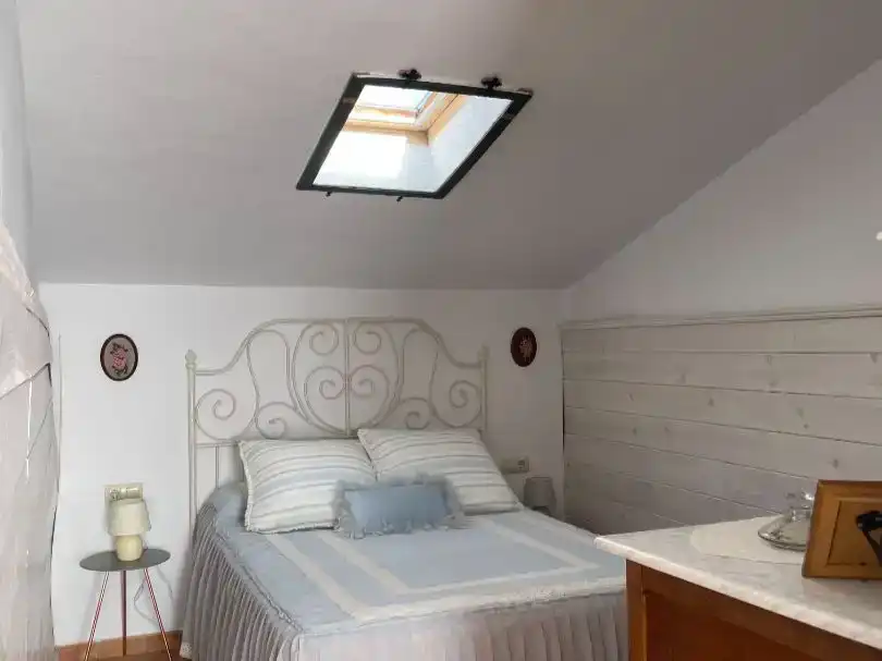 Habitación de Casa adosada en venta en Galaroza, Huelva