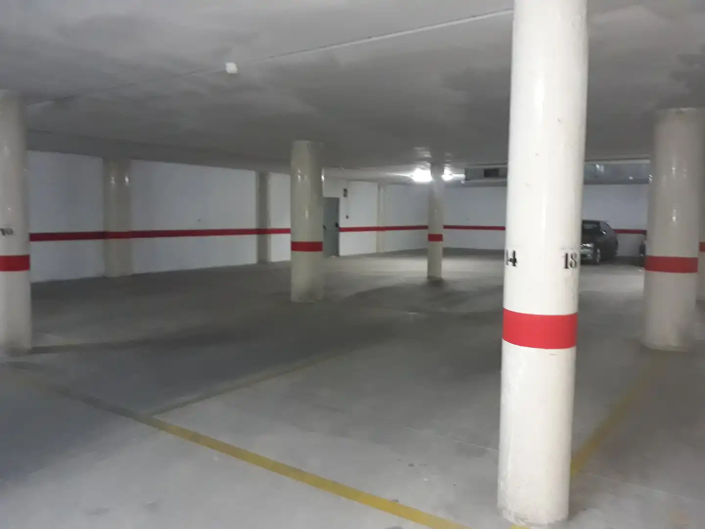 Aparcament amb ascensor en venda a Avenida Ayora 31
