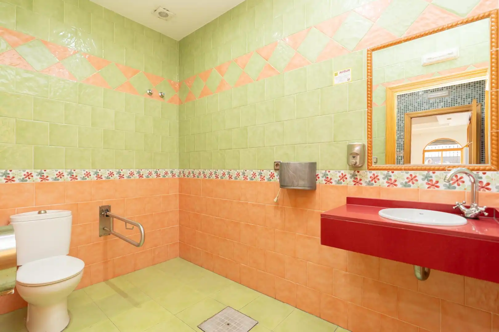 Baño de Local en venta en Motril