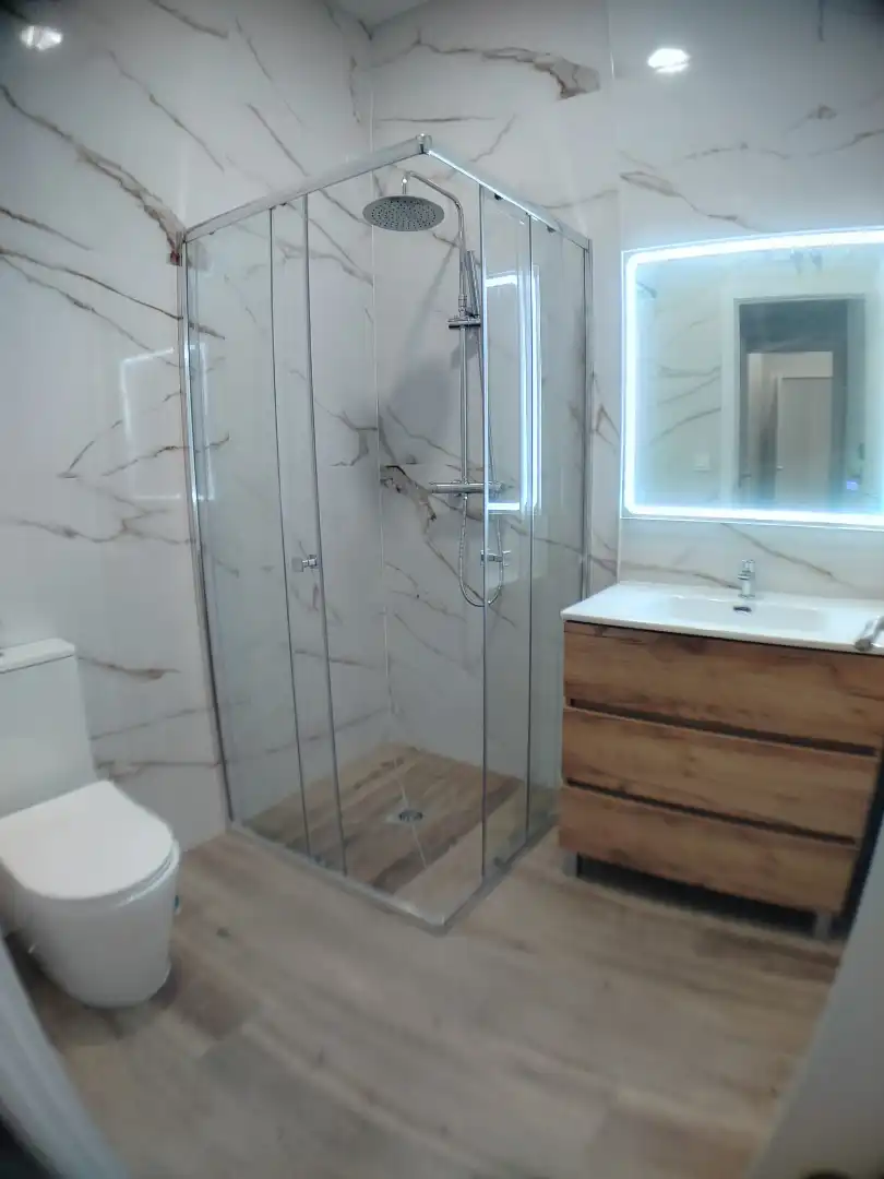 Badezimmer von Wohnung zum Verkauf in Fuenlabrada mit Klimaanlage, Heizung und Ofen