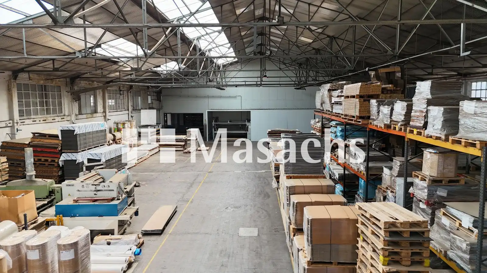 Außenansicht von Fabrikhallen zur Miete in Martorelles