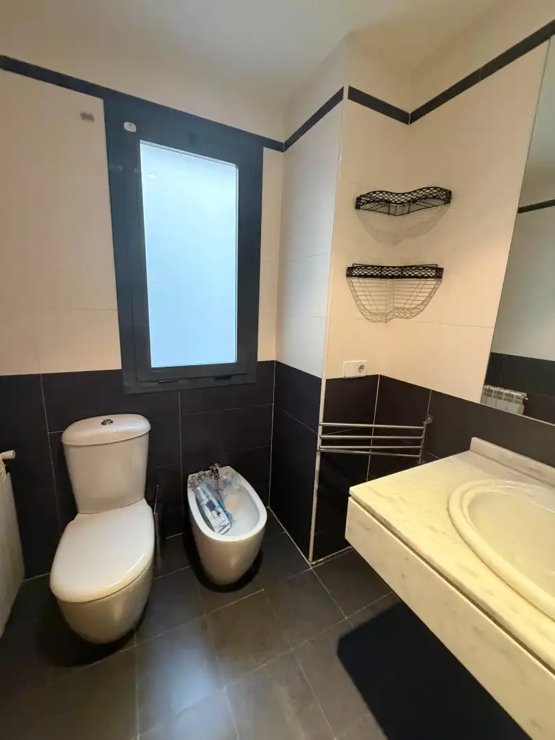 Baño de Apartamento de alquiler en Ciudad Real con Amueblado