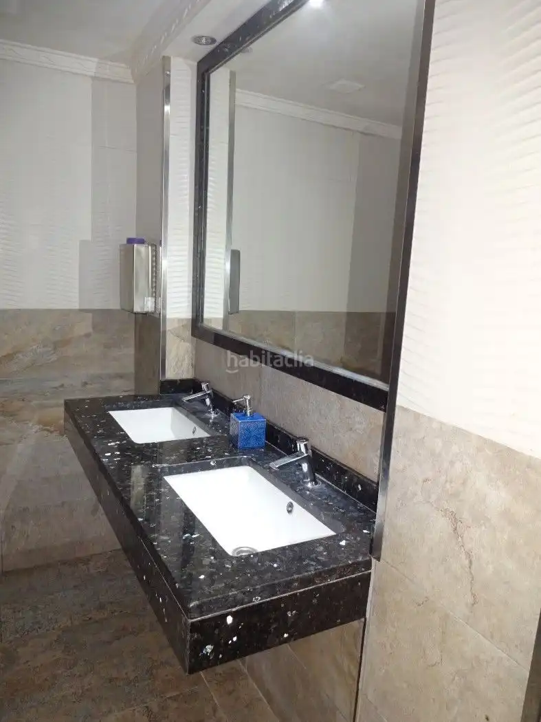 Local comercial en venda a Rocafonda, imagen 9