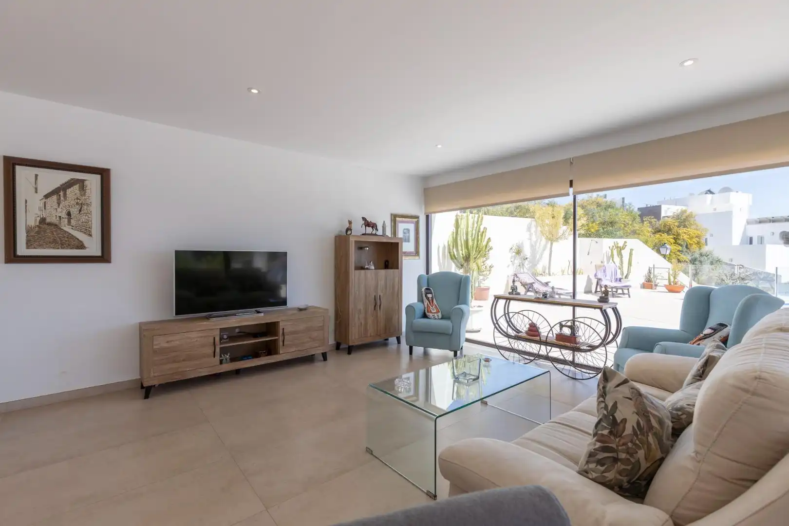 Sala d'estar de Casa o xalet en venda en Salobreña amb Aire condicionat, Jardí privat i Piscina