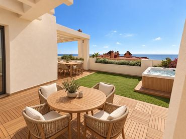 Penthouse with pool for sale in Almuñecar centro