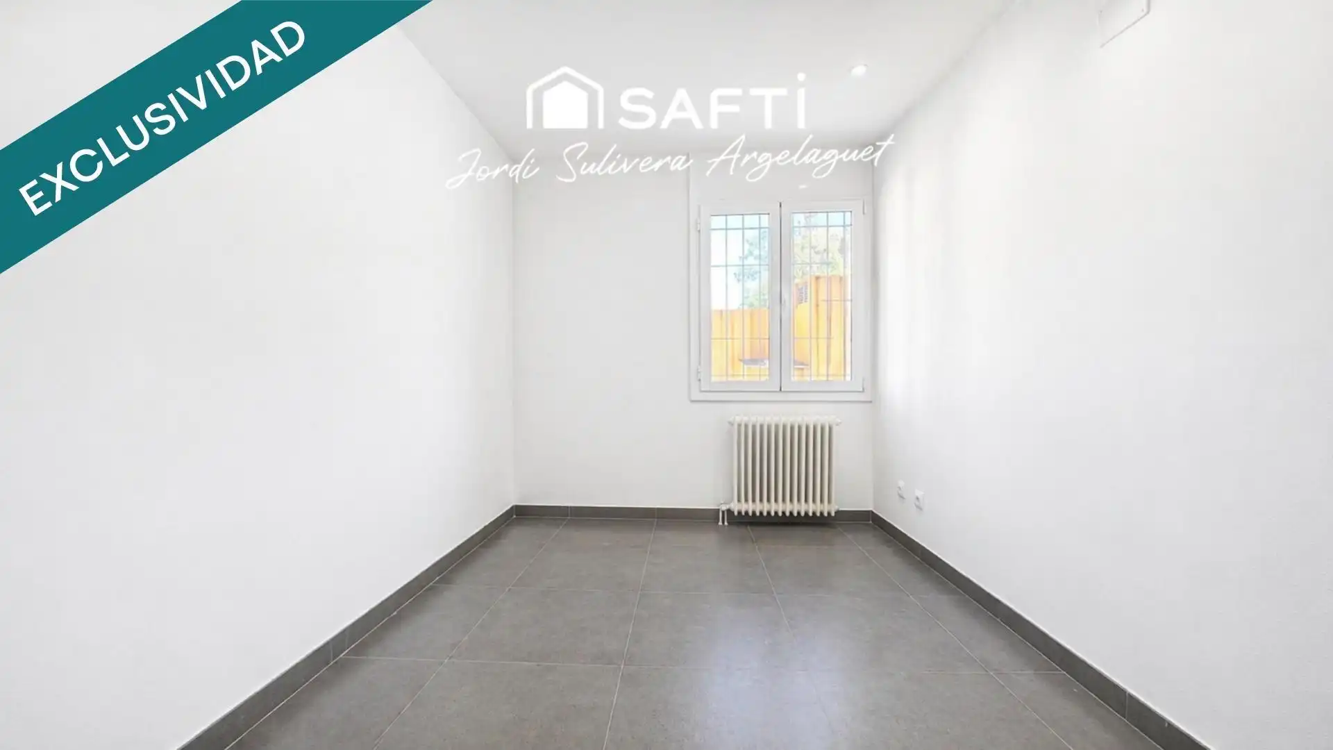 Bedroom of Flat for sale in Girona  with Air Conditioner, Heating and Terrace