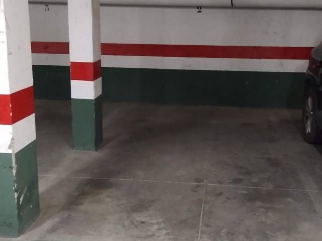 Garaje en Alquiler en Calle Adarve, 18 en Sta. Marina - San Andrés - San Pablo - San Lorenzo