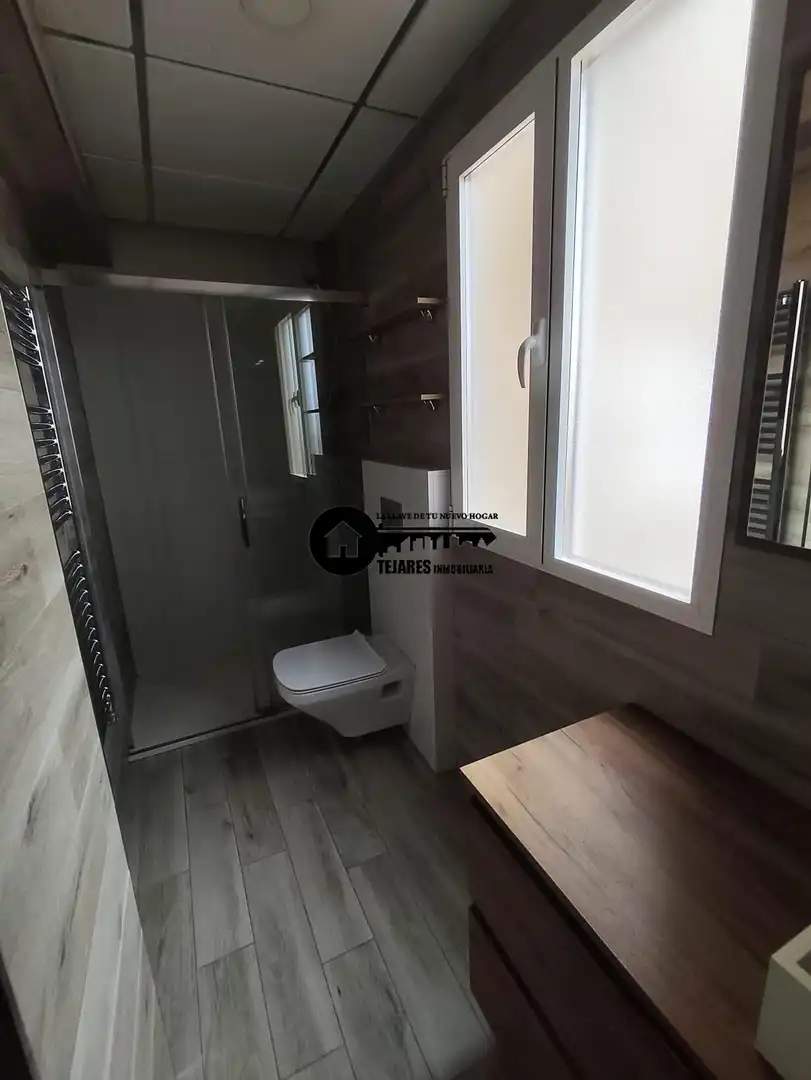 Badezimmer von Wohnung zur Miete in Albacete mit Heizung und Balkon