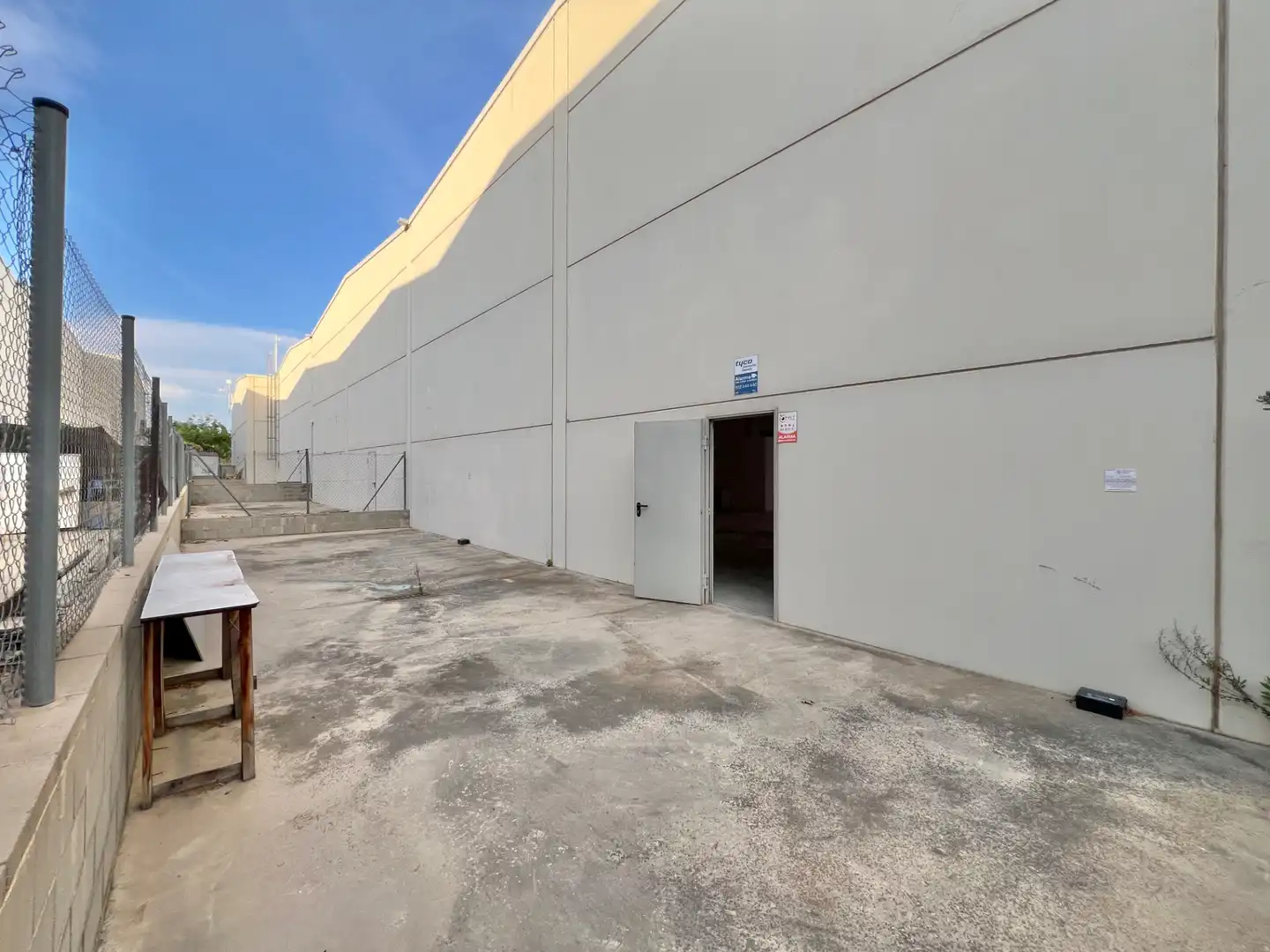 Exterior view of Industrial buildings for rent in Reus