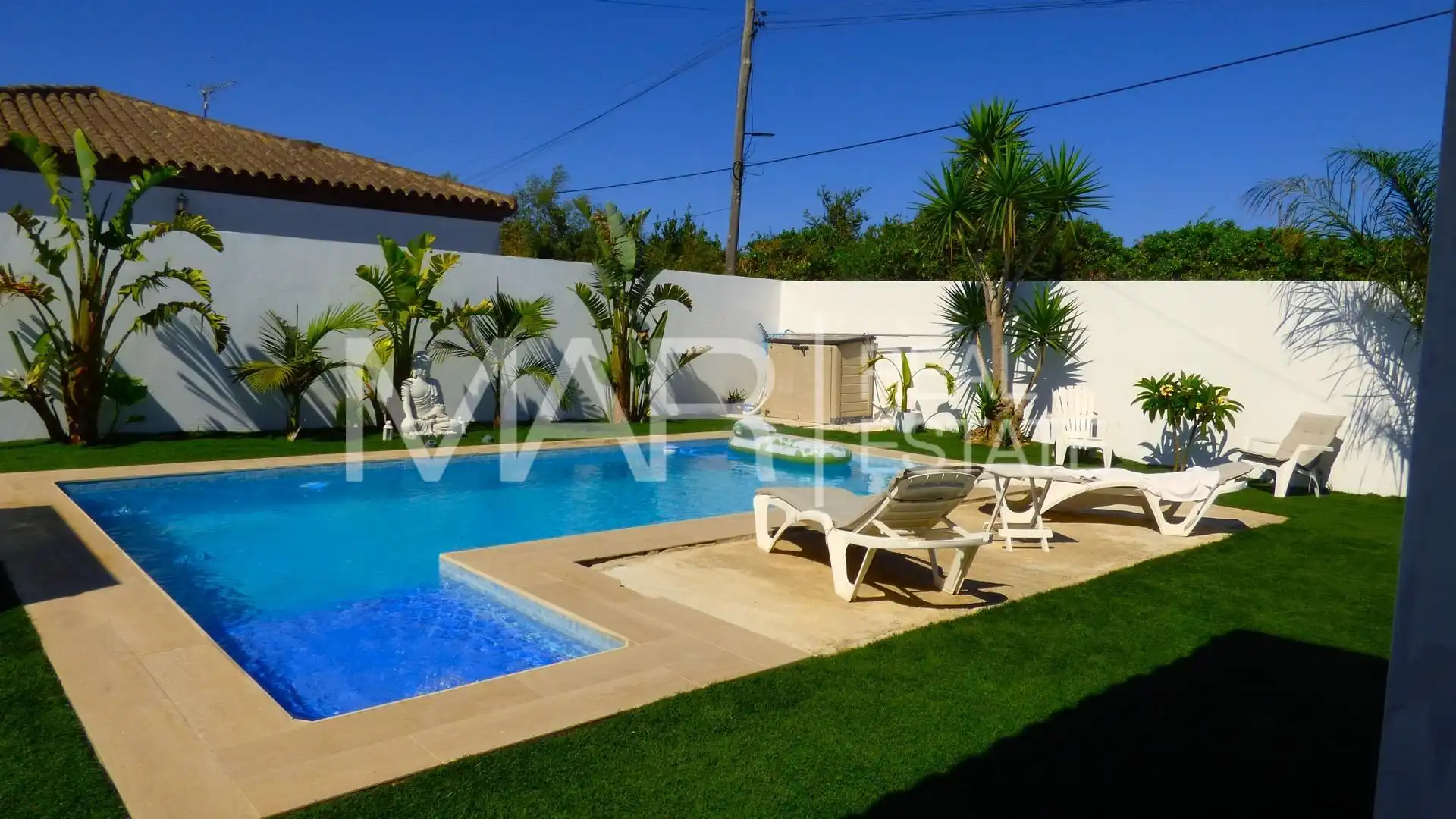 Swimming pool of Houses for sale in Chiclana de la Frontera