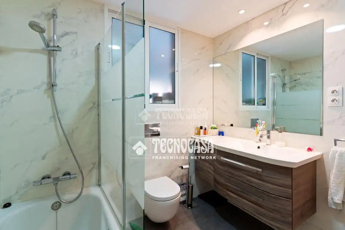 Baño de Piso en venta en Madrid con Aire acondicionado, Calefacción y Parquet