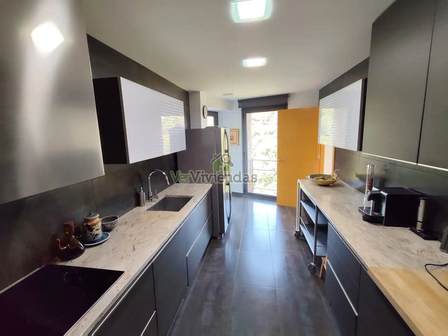 Cuina de Casa o xalet en venda en Sant Cugat del Vallès amb Aire condicionat, Calefacció i Jardí privat