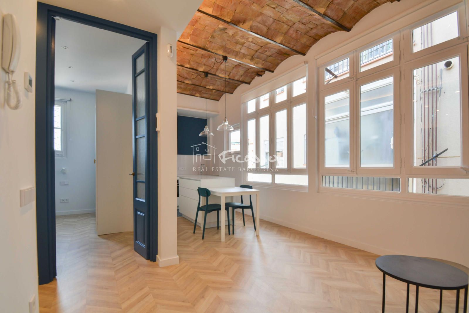 Exterior view of Attic for sale in  Barcelona Capital  with Air Conditioner, Heating and Parquet flooring