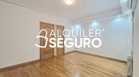 Photo 2 of Flat to rent in De Cipriano Sancho , Ventas, Madrid