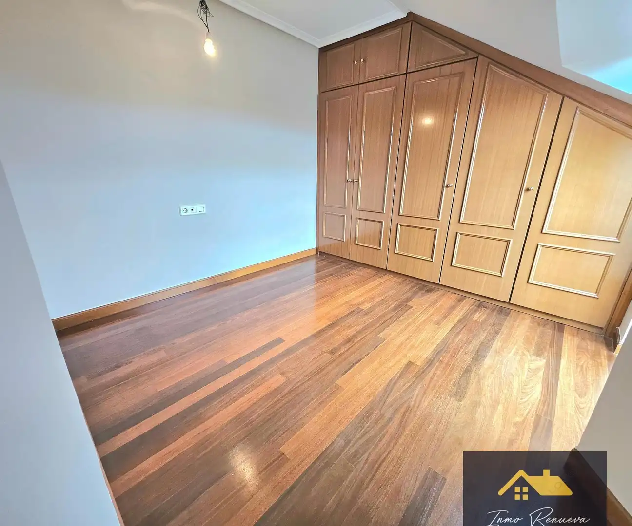 Habitación de Ático en venta en Santurtzi  con Calefacción, Trastero y Balcón
