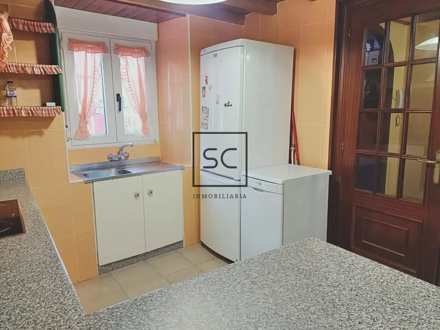 Cuina de Casa o xalet en venda en Ferrol amb Calefacció, Jardí privat i Alarma