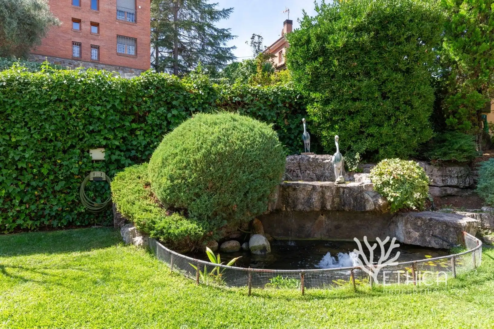 Jardí de Casa o xalet en venda en Cerdanyola del Vallès amb Aire condicionat, Calefacció i Jardí privat