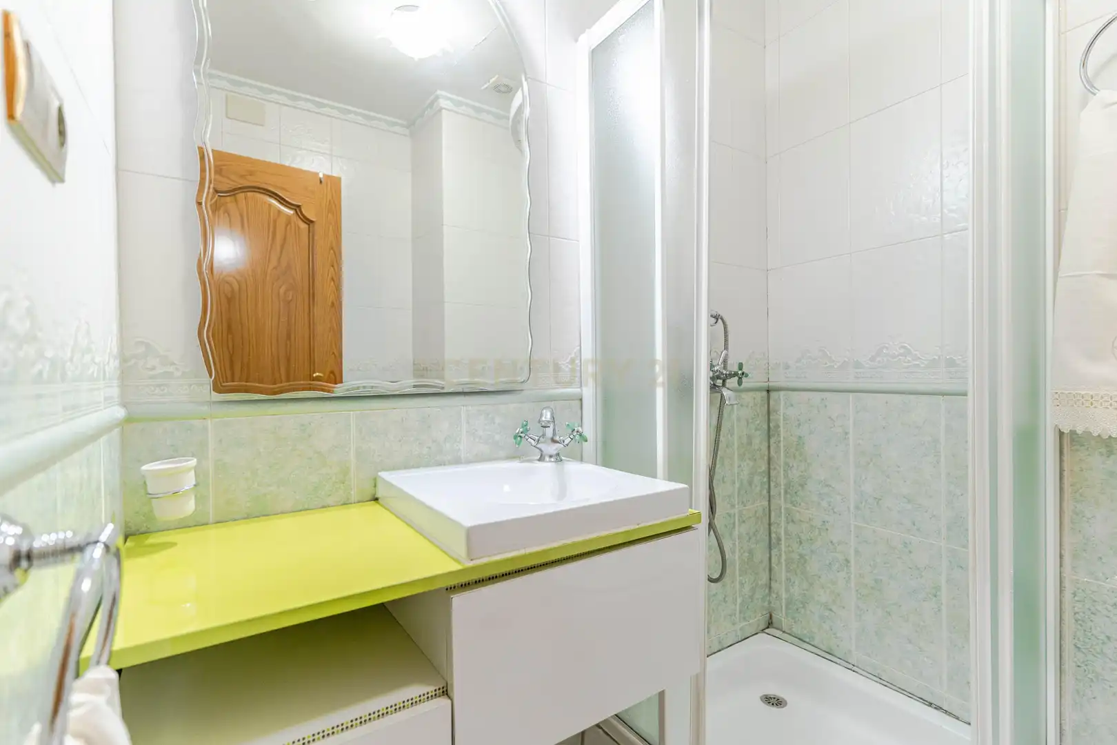 Baño de Apartamento en venta en Montefrío con Aire acondicionado y Jacuzzi