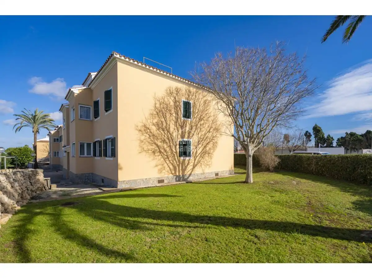 Vista exterior de Apartament en venda en Es Castell amb Terrassa