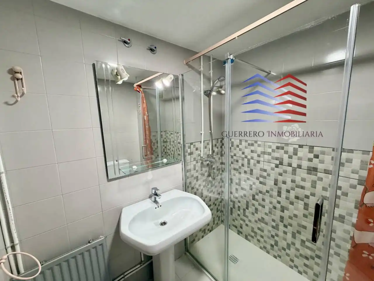 Baño de Piso de alquiler en Vigo  con Calefacción, Parquet y Terraza